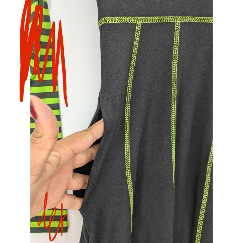 Social Collision Black & Green Contrast Stitch Dress
 no arm warmers ! - Picture 4 of 4